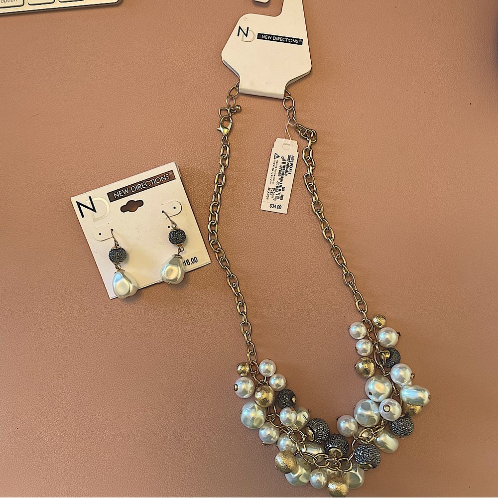 Necklace and earring set